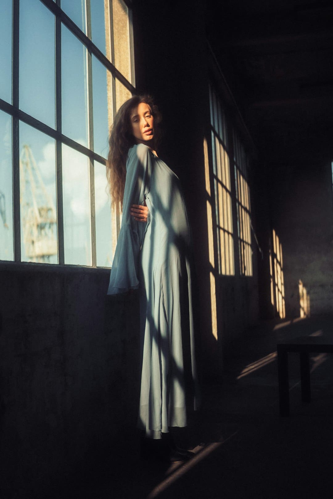 李龙基捧玫瑰接未婚妻出狱 两人此前现已约好终身